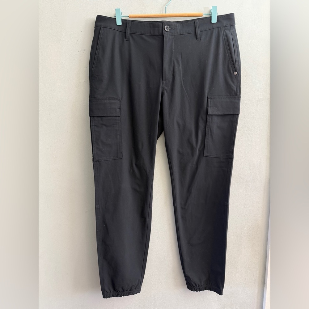 Vuori Men’s Meta Cargo Jogger, Size 34